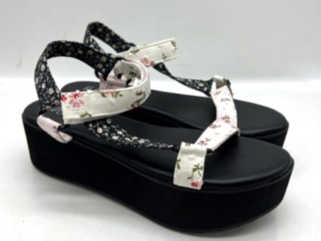 WILD PAIR Womens Black Floral Cushioned Flatform Ring Hardware Adjustable Strap Strappy Sawwyer Round Toe Heeled M Online Hot Sale